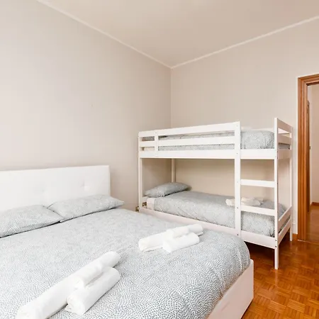 Spazioso Trilocale 6 Posti Letto A 10 Minuti Da Torino Con Box Auto Incluso 公寓